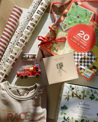 A little Christmas magic under the tree 🎄✨ Photo credit @boulevarddeprague 🤍